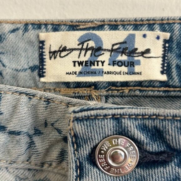 We The Free FP Blue Sky Yoke Floral Naomi Printed Slim Flare Mid Rise Jeans NWT - Picture 2 of 16